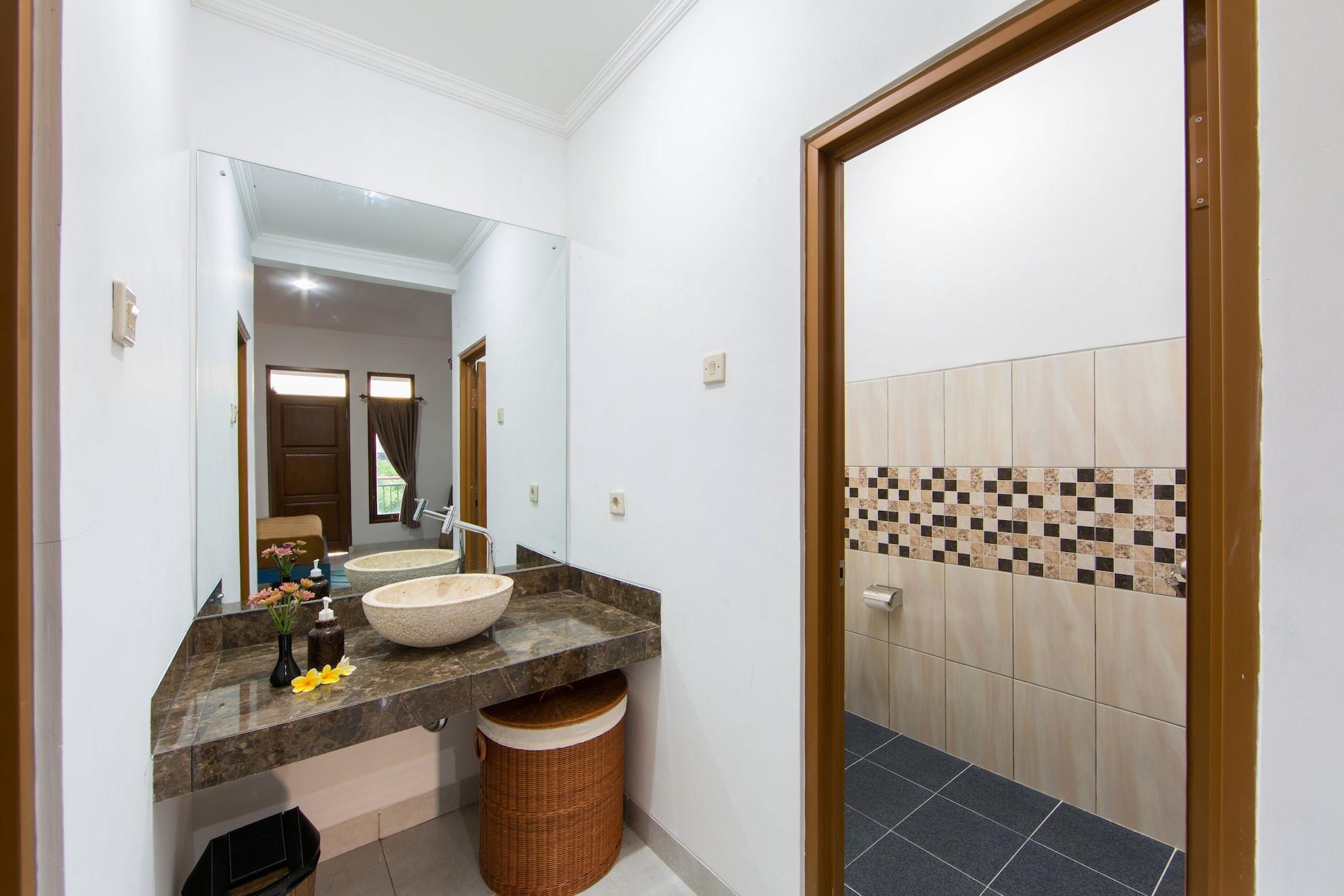 Bening House And Spa Семиньяк Экстерьер фото